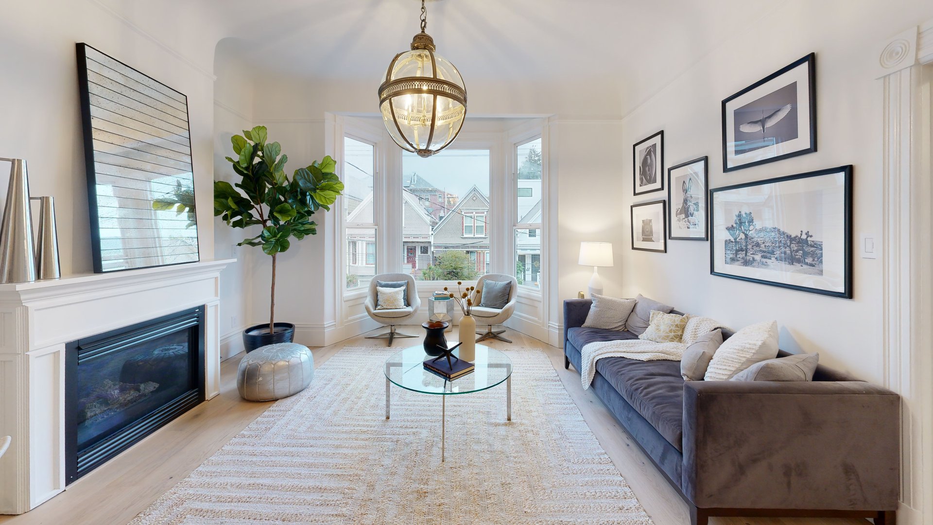 Salon lumineux d'une maison bourgeoise